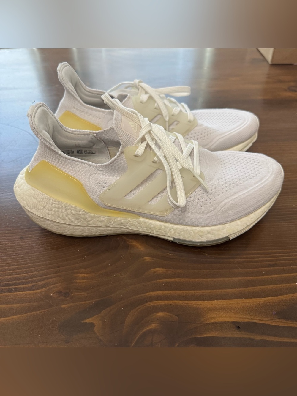 Women’s adidas ultra boost 22. Size 7